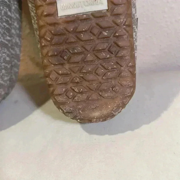 Minnetonka slippers size 8 - Picture 6 of 7